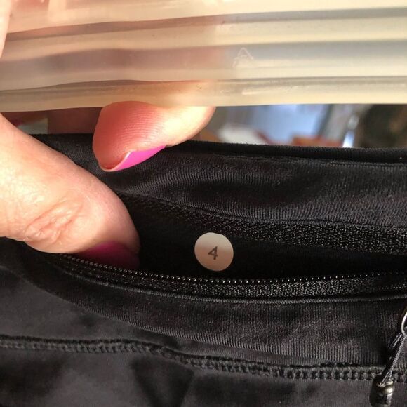 Lululemon Black Multi-Pocket Ankle Leggings - 4 - Picture 13 of 13